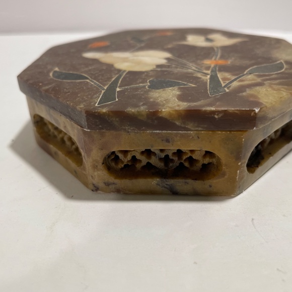 Soapstone Carved Flower Trinket Box With Mother of Pearl Inlaid - Picture 5 of 6